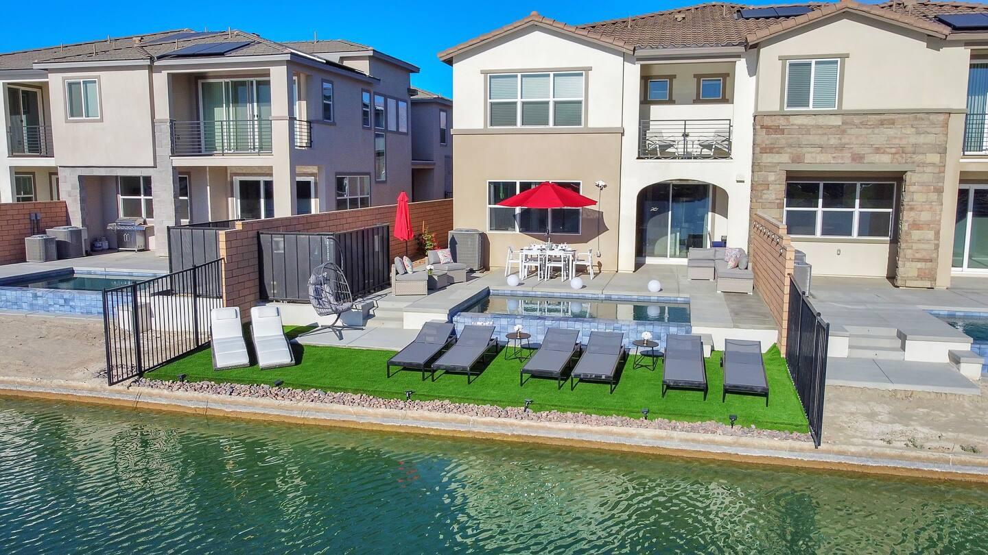 84635 Lago Brezza Drive Indio, CA 92203 - Photo 36 of 39 a front view of building with yard