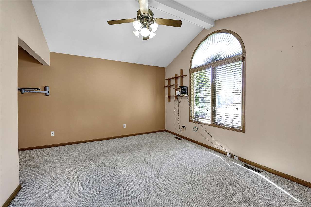 47694 Sandy Ridge Drive Macomb, MI 48044 - Photo 14 of 34 50080162-13.JPG