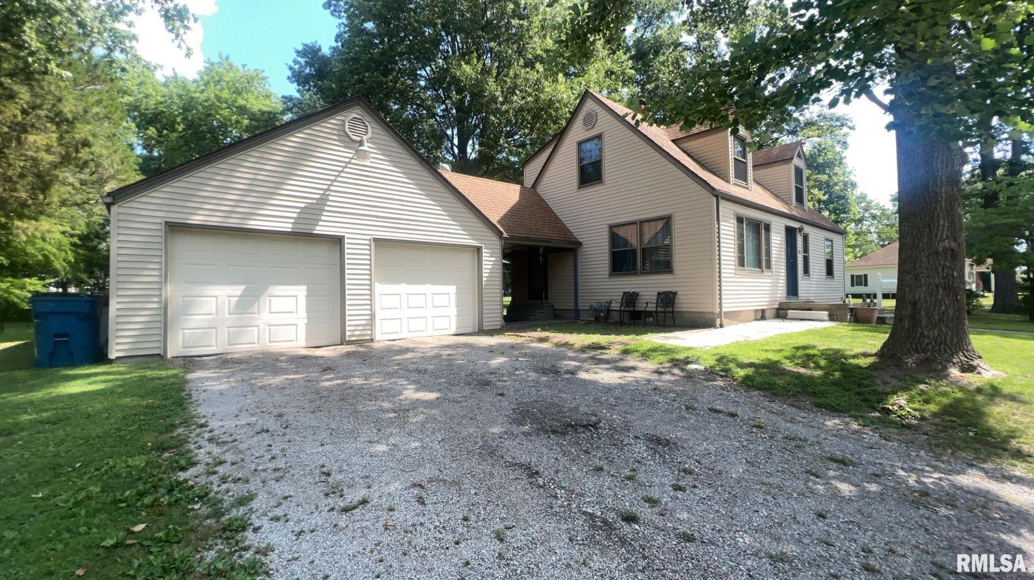709 West Webster Street Benton, IL 62812 - Photo 2 of 38