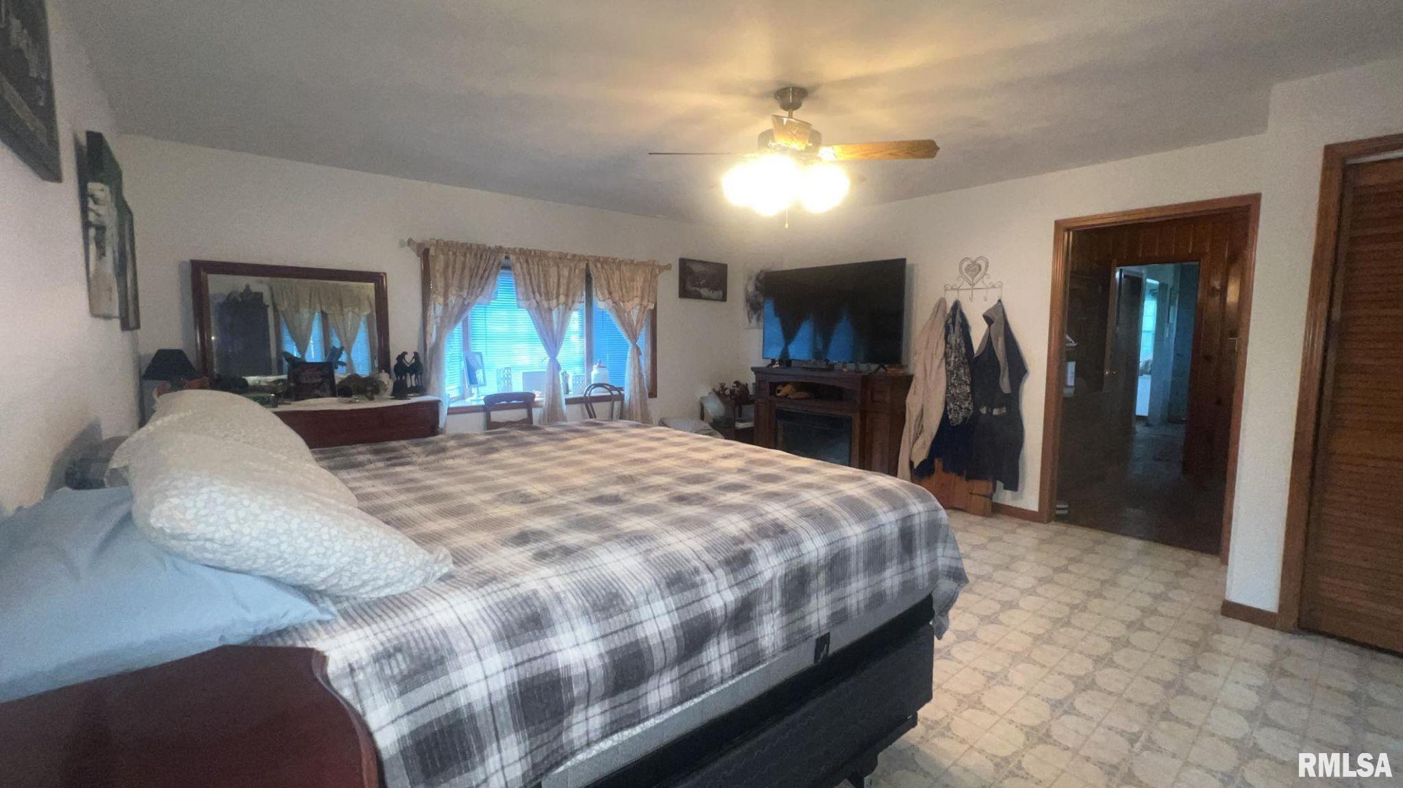 709 West Webster Street Benton, IL 62812 - Photo 34 of 38