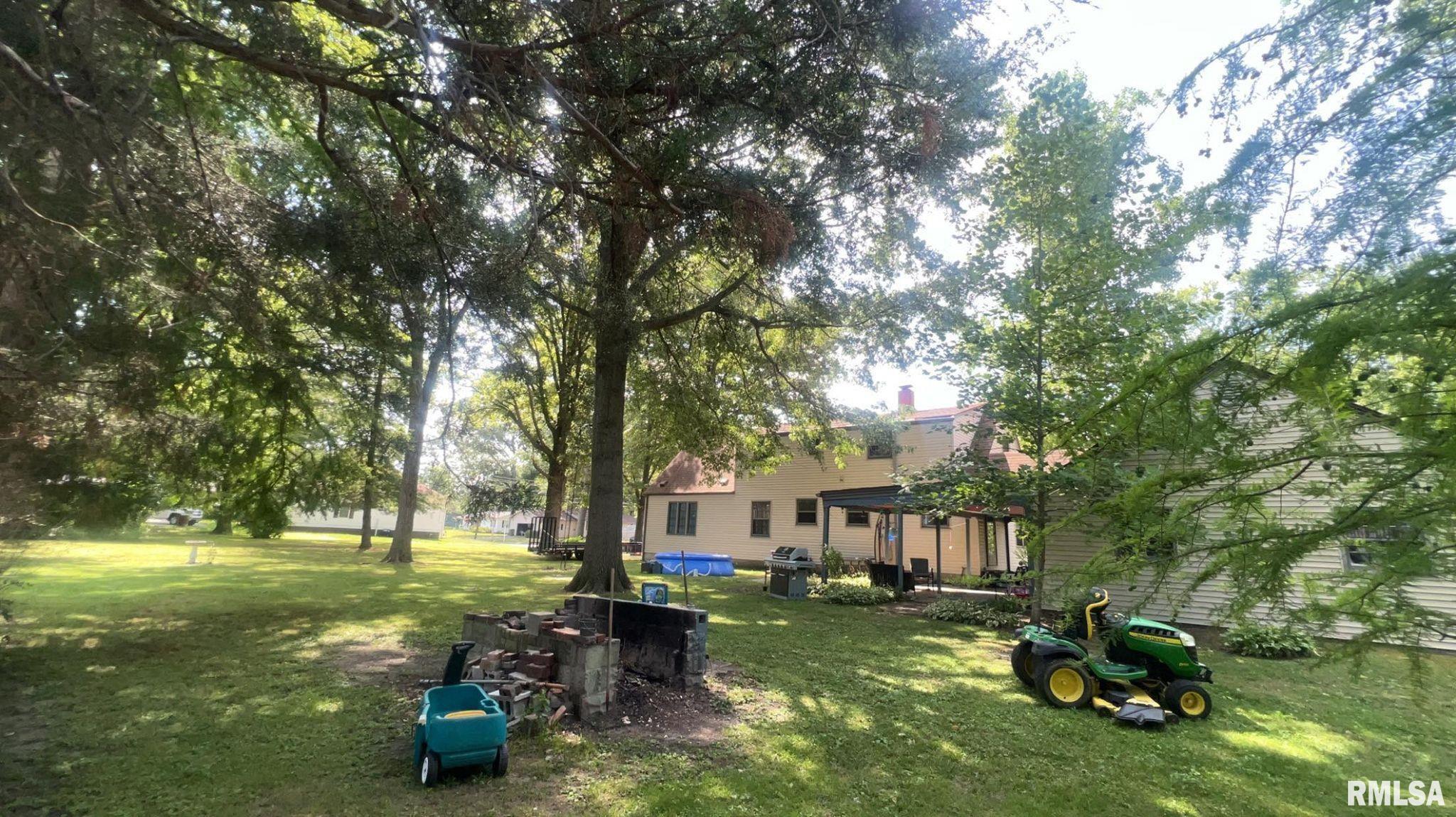 709 West Webster Street Benton, IL 62812 - Photo 5 of 38