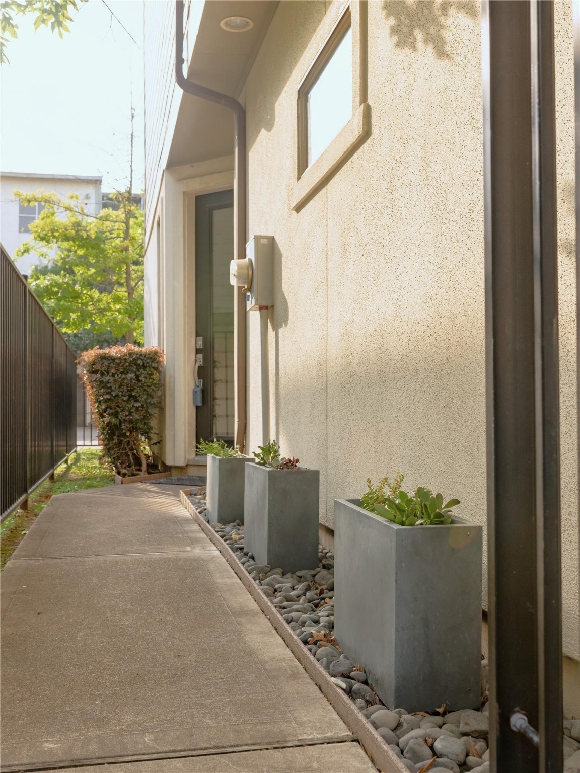 1630 Dennis Street Houston, TX 77004 - Photo 2 of 33 a front view of a house with a yard