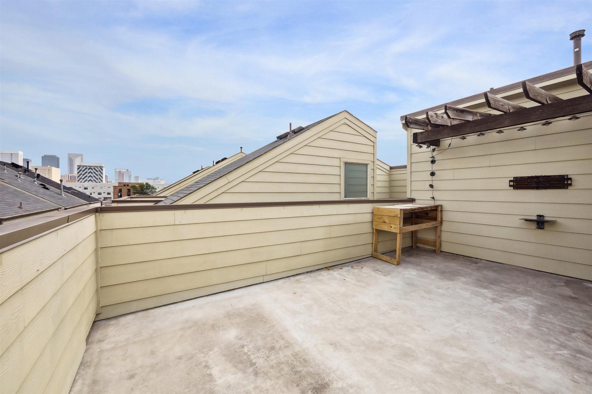 1630 Dennis Street Houston, TX 77004 - Photo 31 of 33 a view of a terrace with sky view