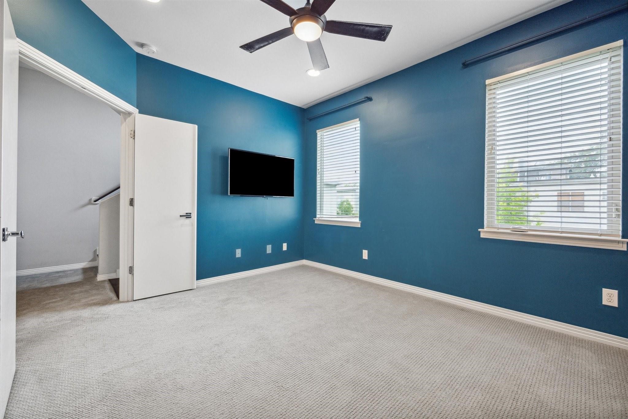 1630 Dennis Street Houston, TX 77004 - Photo 8 of 33 a view of an empty room with a window