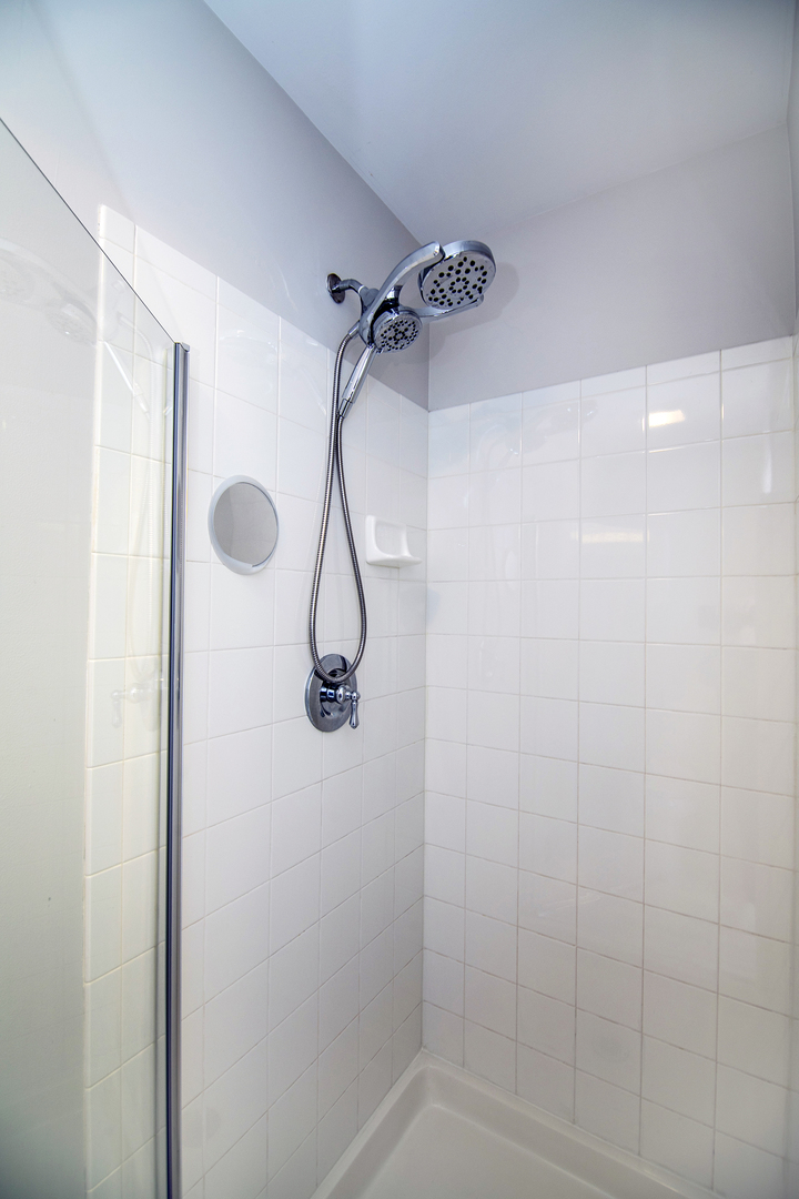 1675 Rosehall Lane Elgin, IL 60123 - Photo 29 of 49 a bathroom with a shower