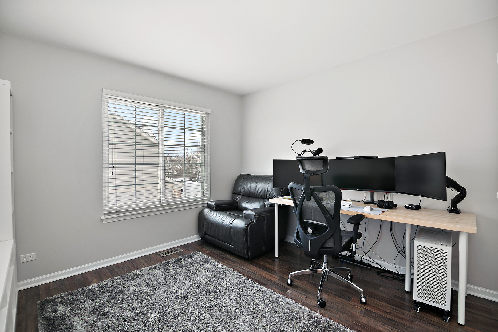 1675 Rosehall Lane Elgin, IL 60123 - Photo 30 of 49 a view of workspace with lounge chair