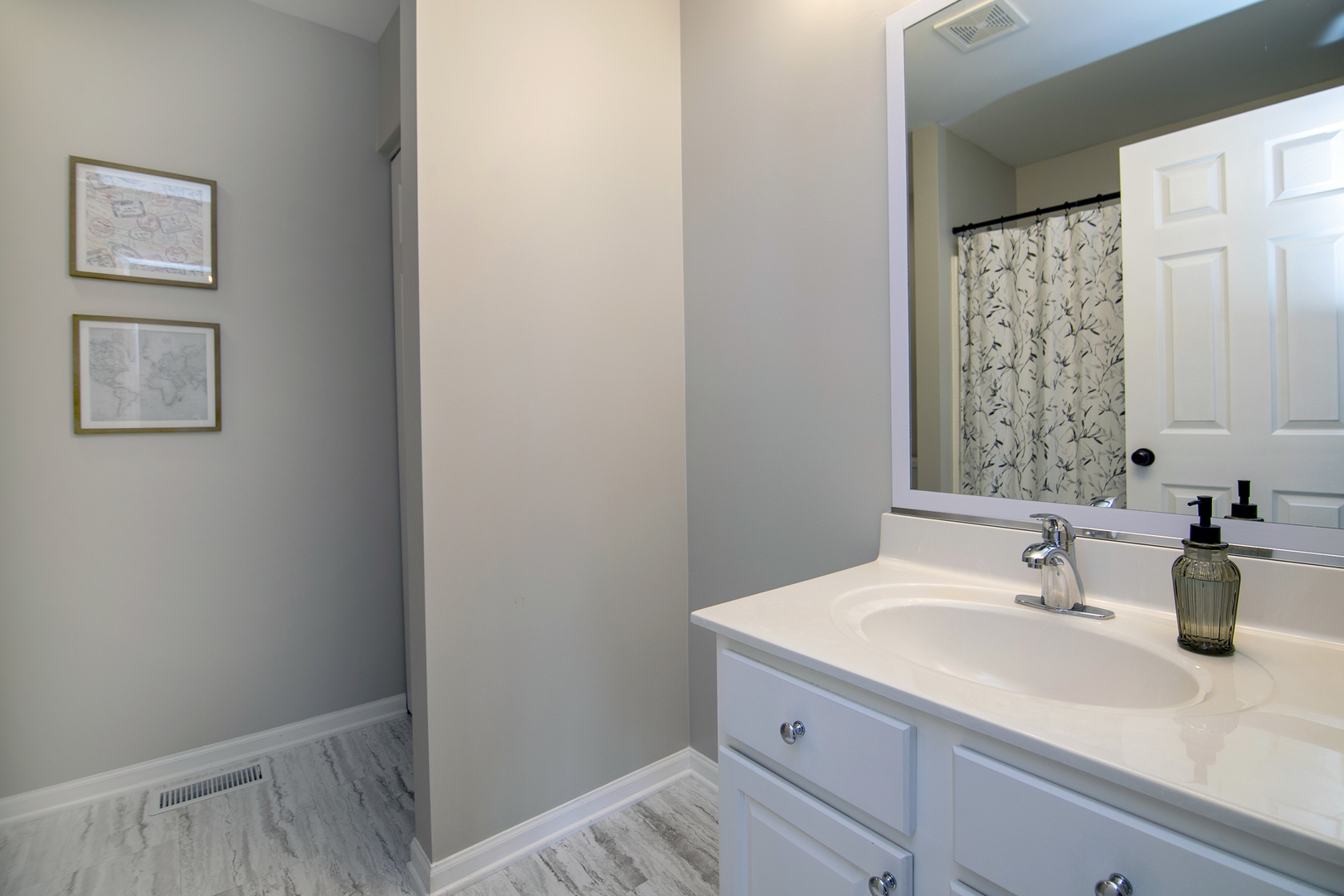 1675 Rosehall Lane Elgin, IL 60123 - Photo 31 of 49 a bathroom with a sink a mirror and a shower