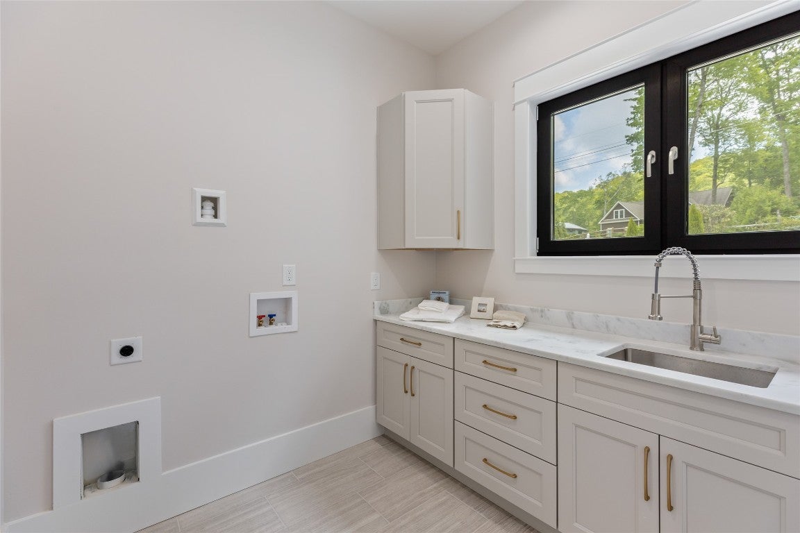 227 Sherwood Forest Road Highlands, NC 28741 - Photo 56 of 99 Laundry Room with Sink