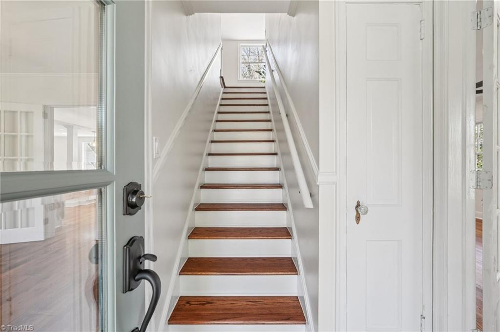 907 Sunset Drive High Point, NC 27262 - Photo 5 of 50 Welcome In!