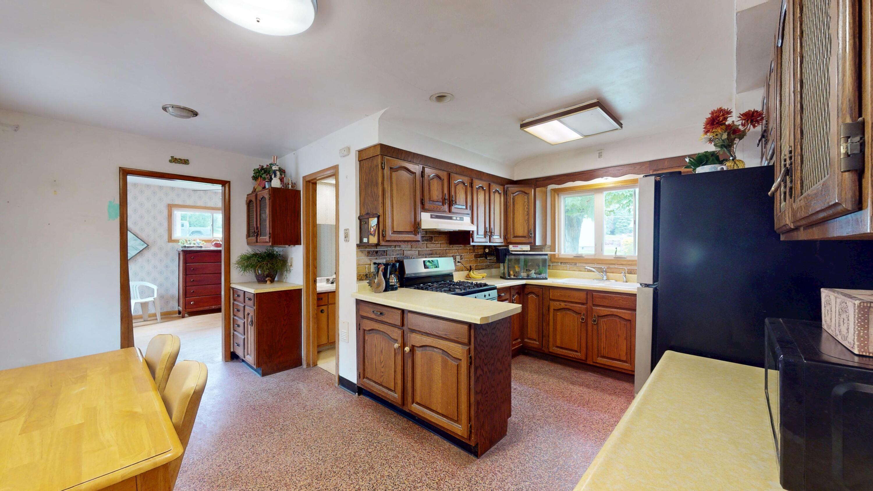2402 South 9th Street Manitowoc, WI 54220 - Photo 5 of 29 2402-S-9th-St-Manitowoc--06262026_174338