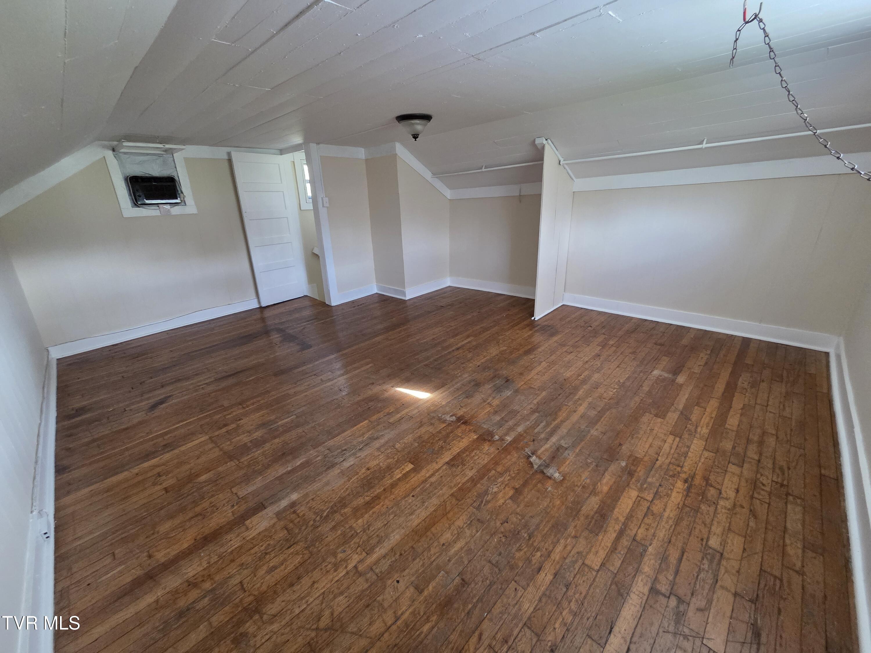 100 Eisenhower Road Jonesborough, TN 37659 - Photo 16 of 34 20260406_172046