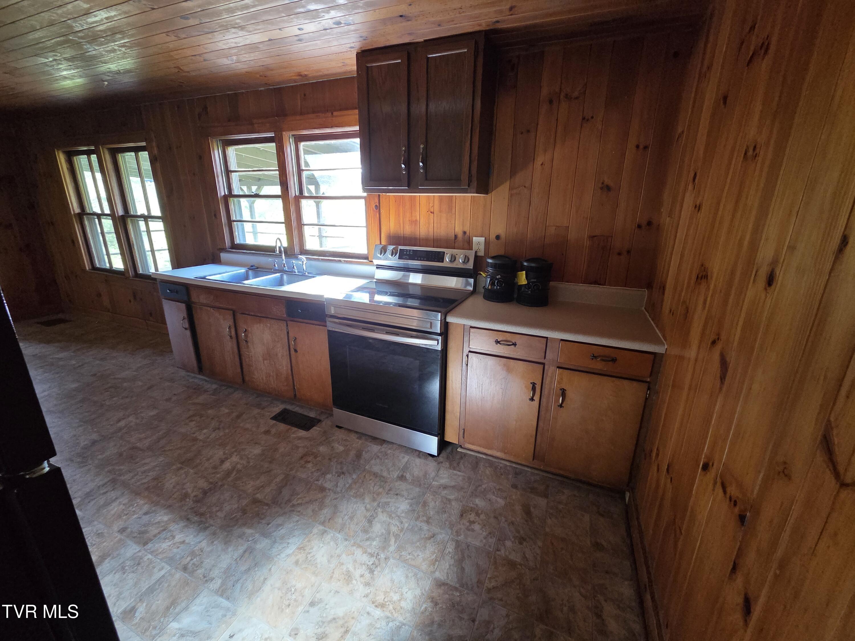100 Eisenhower Road Jonesborough, TN 37659 - Photo 23 of 34 20260406_172211