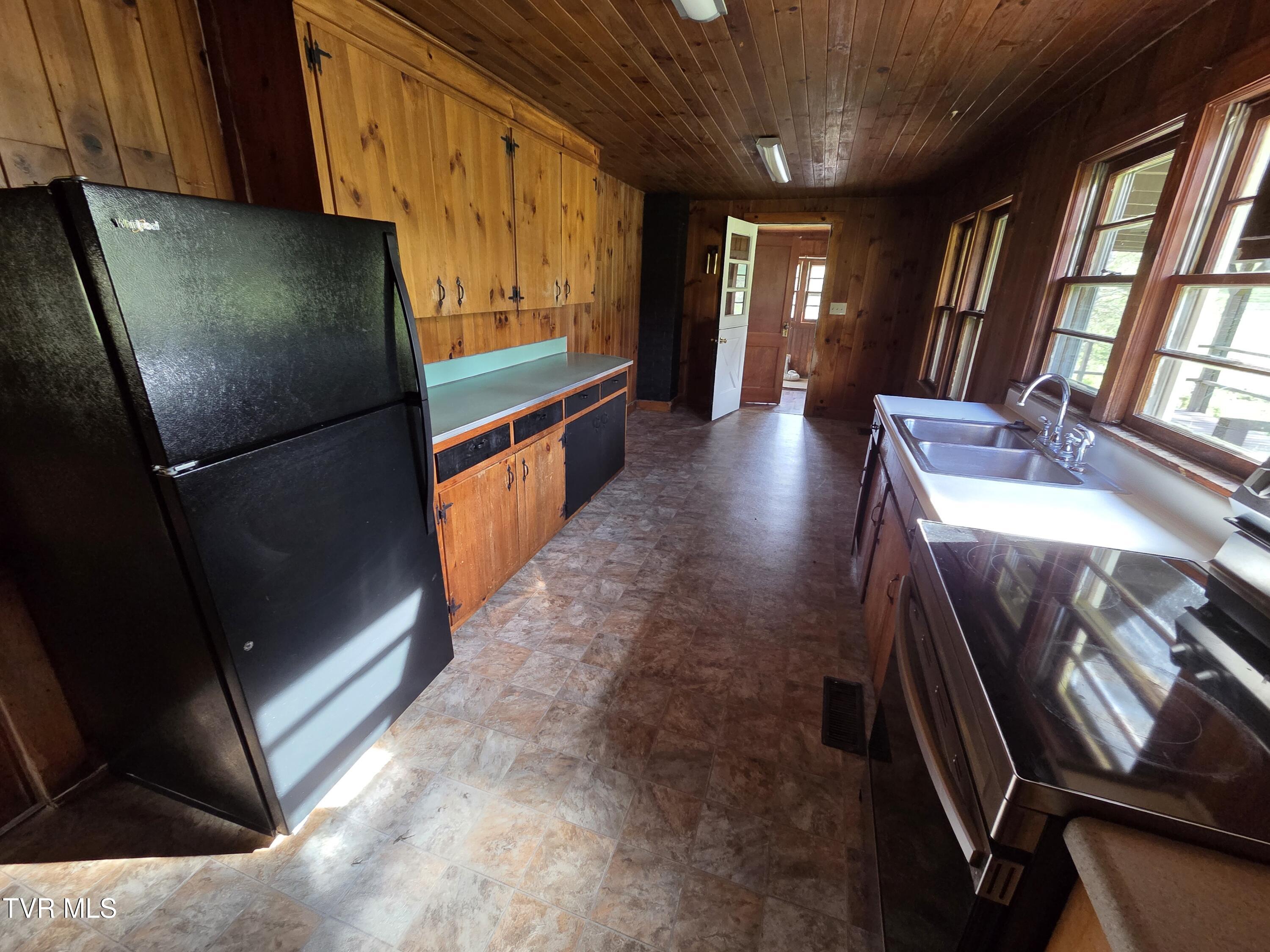 100 Eisenhower Road Jonesborough, TN 37659 - Photo 24 of 34 20260406_172221