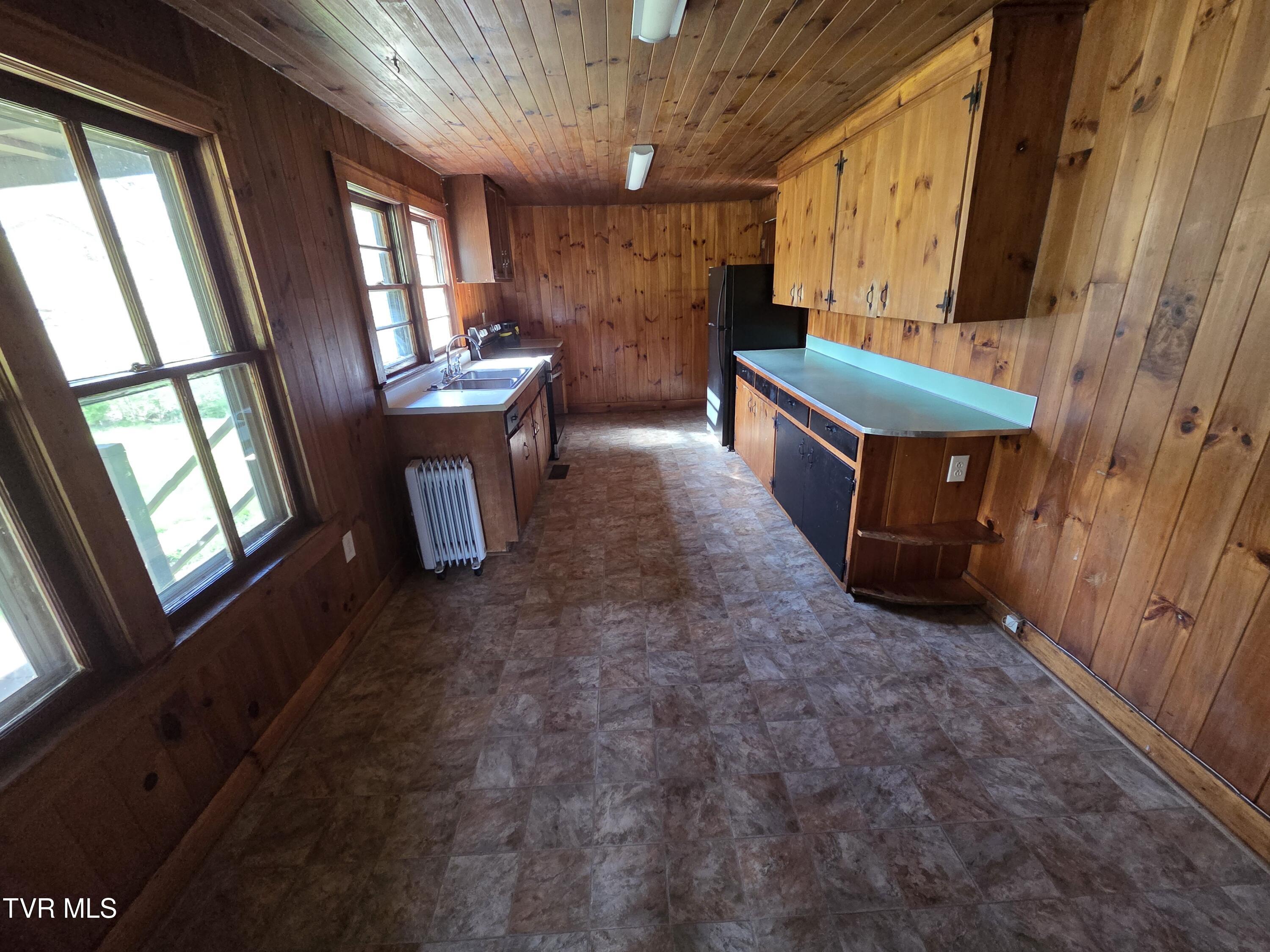 100 Eisenhower Road Jonesborough, TN 37659 - Photo 25 of 34 20260406_172246