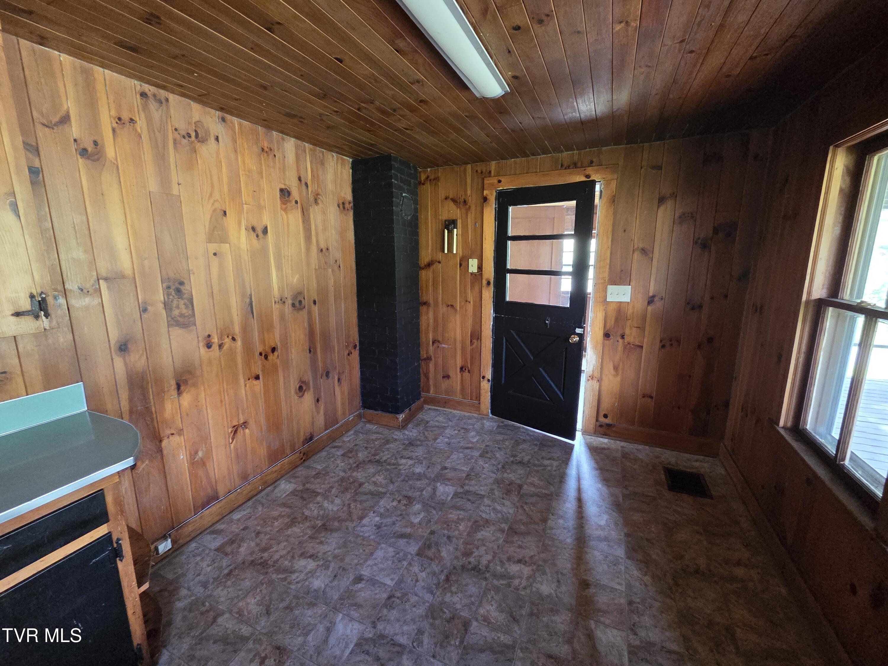 100 Eisenhower Road Jonesborough, TN 37659 - Photo 27 of 34 20260406_172305