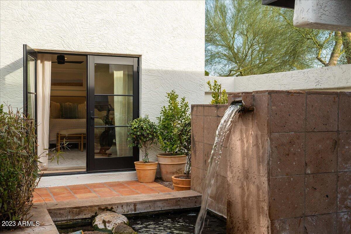 6440 East Maverick Road Paradise Valley, AZ 85253 - Photo 3 of 31 Fountain Koi Pond