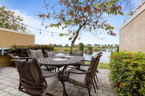 $3,000 | Pembroke Pines, Pembroke Pines, FL 33027