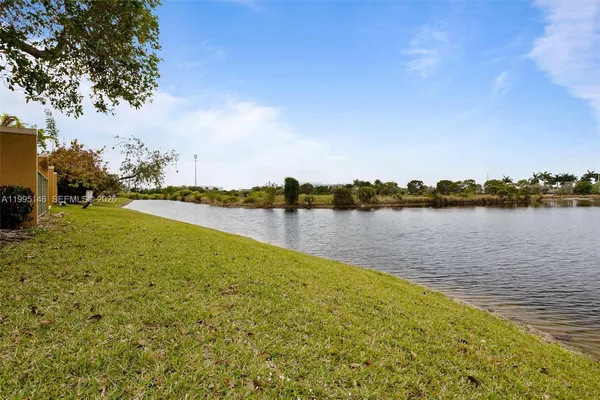 $3,000 | Pembroke Pines, Pembroke Pines, FL 33027