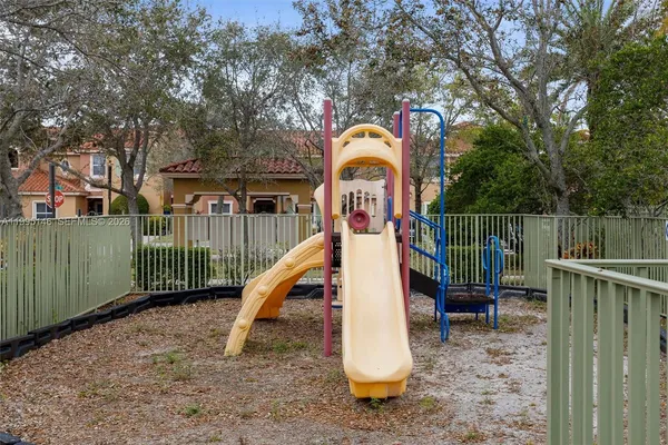 $3,000 | Pembroke Pines, Pembroke Pines, FL 33027