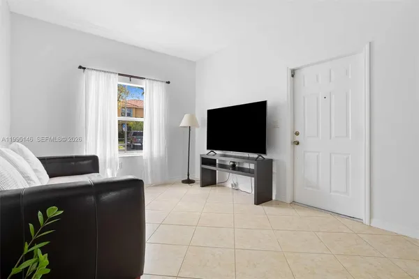 $3,000 | Pembroke Pines, Pembroke Pines, FL 33027