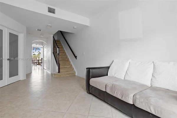 $3,000 | Pembroke Pines, Pembroke Pines, FL 33027