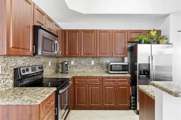 $3,000 | Pembroke Pines, Pembroke Pines, FL 33027