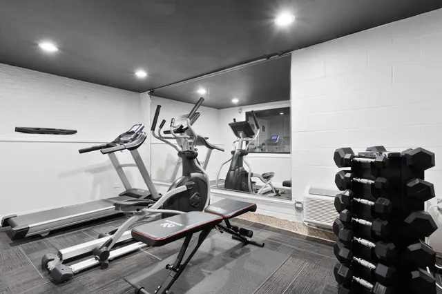 $1,611 | 6758 North Sheridan Road, Unit 332, Chicago, IL 60626