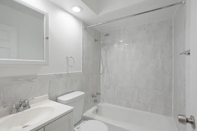 $1,611 | 6758 North Sheridan Road, Unit 332, Chicago, IL 60626