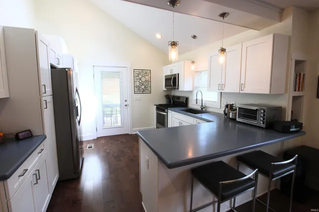 $3,000 | 938 North Jackson Street, Bloomington, IN 47404