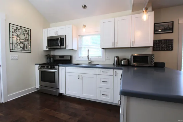 $3,000 | 938 North Jackson Street, Bloomington, IN 47404