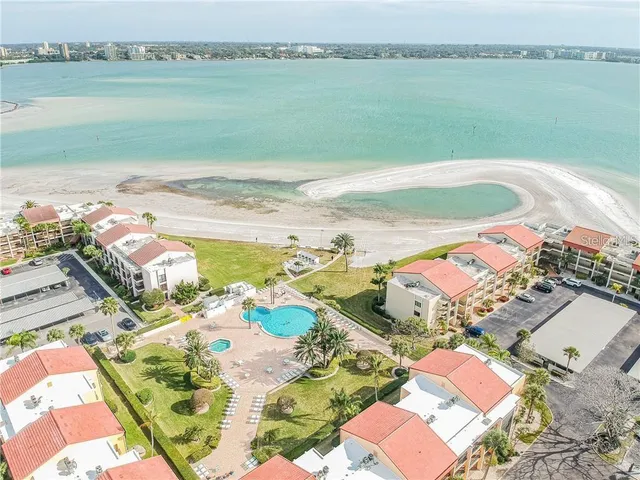 $2,500 | 800 South Gulfview Boulevard, Unit 203, Clearwater, FL 33767