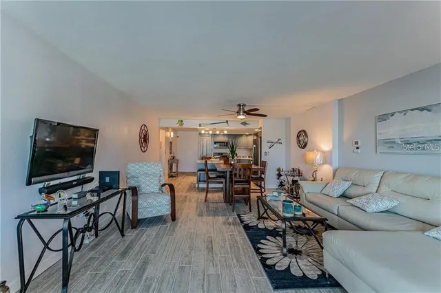 $2,500 | 800 South Gulfview Boulevard, Unit 203, Clearwater, FL 33767