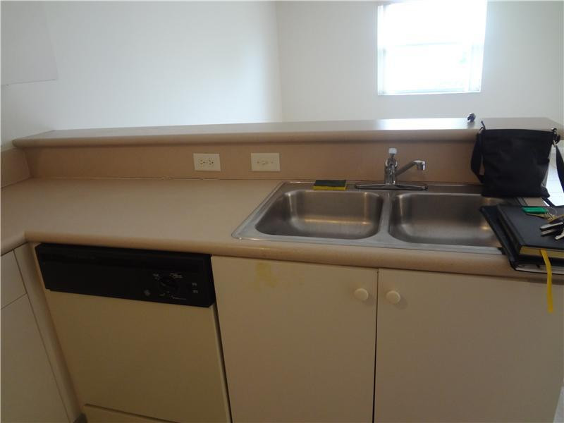 7202 Sienna Ridge Lane Lauderhill, FL 33319 - Photo 5 of 21 Kitchen