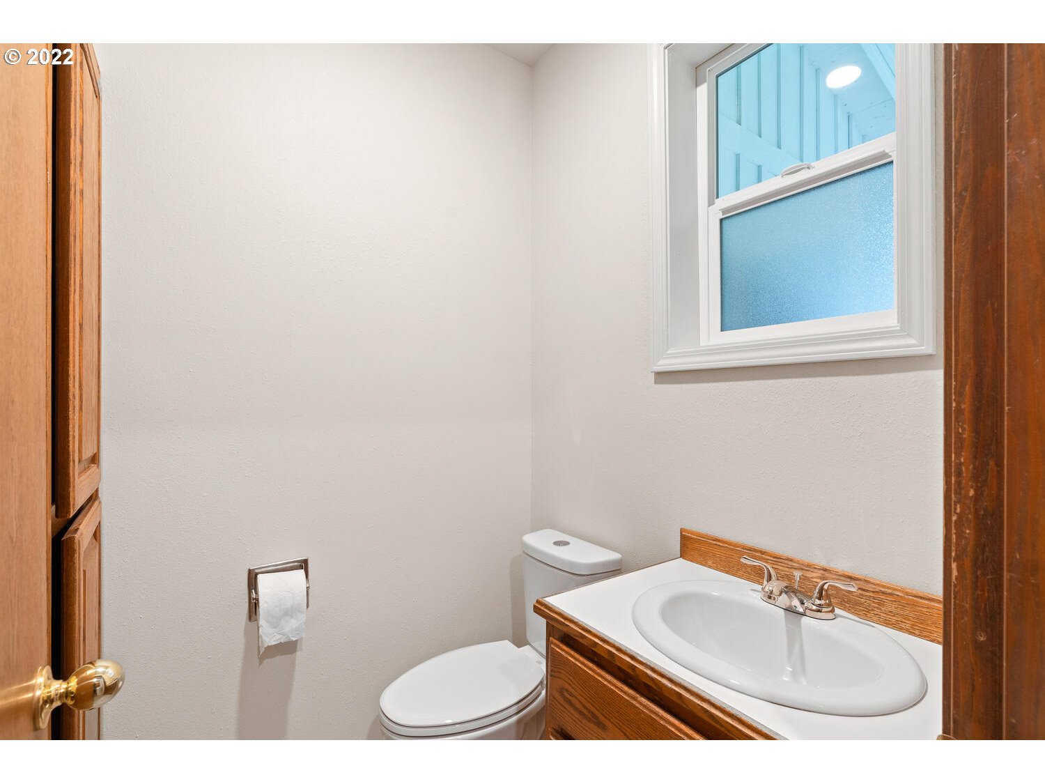 21114 Northwest 43rd Avenue Ridgefield, WA 98642 - Photo 18 of 32 a bathroom with a sink and a mirror