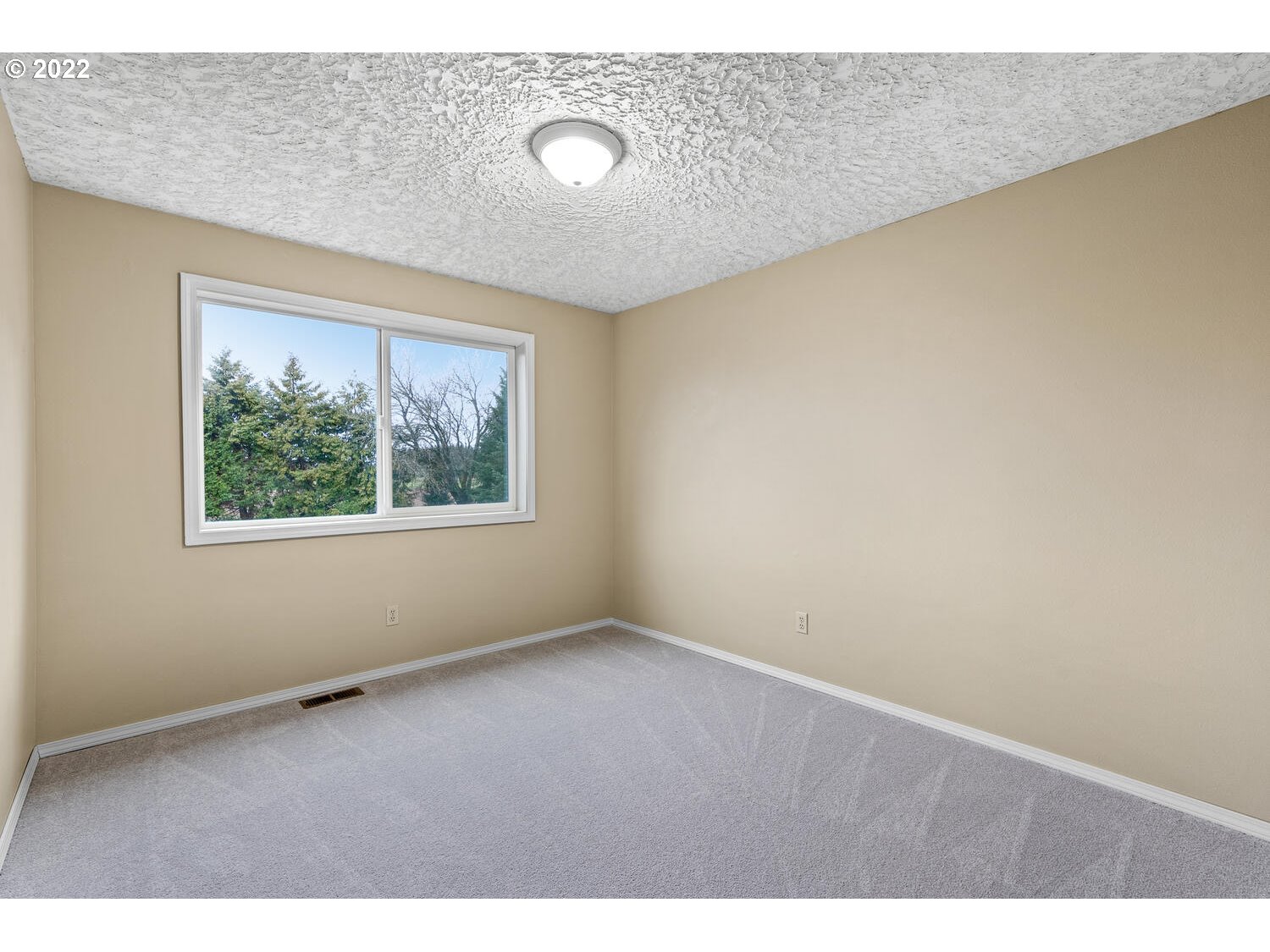 21114 Northwest 43rd Avenue Ridgefield, WA 98642 - Photo 23 of 32 an empty room with a window