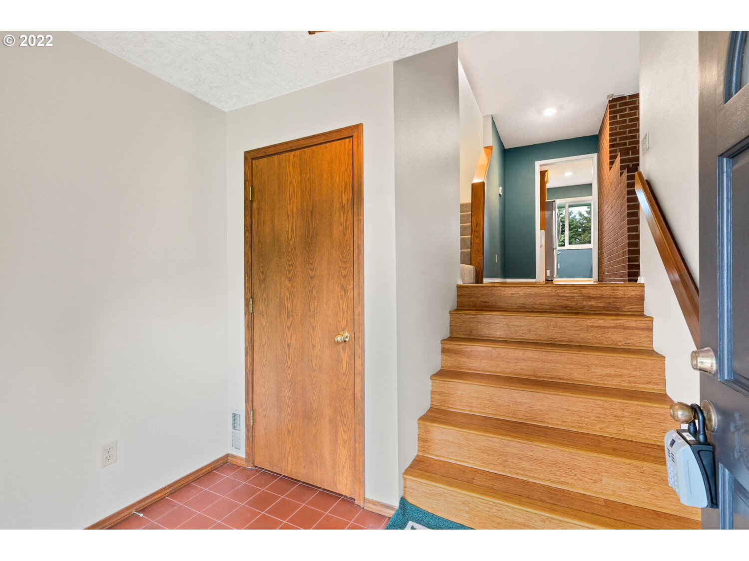 21114 Northwest 43rd Avenue Ridgefield, WA 98642 - Photo 5 of 32 a view of entryway