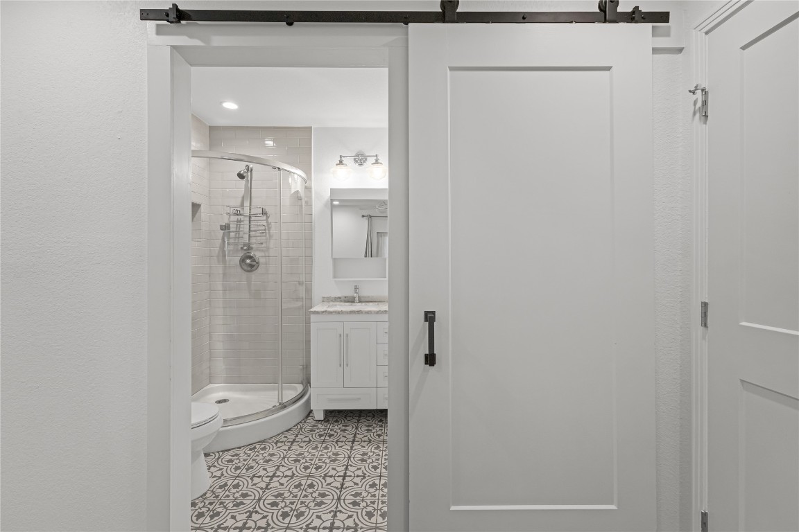 713 East 45th Street Austin, TX 78751 - Photo 21 of 28 a bathroom with a shower