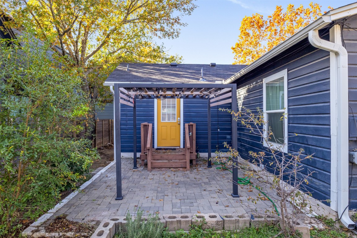 713 East 45th Street Austin, TX 78751 - Photo 27 of 28 a backyard of a house with table and chairs