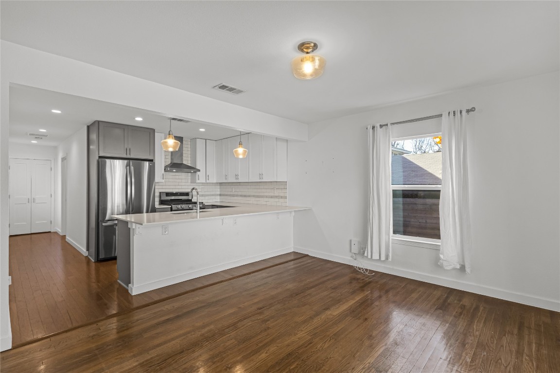 713 East 45th Street Austin, TX 78751 - Photo 5 of 28 a view of kitchen with wooden floor