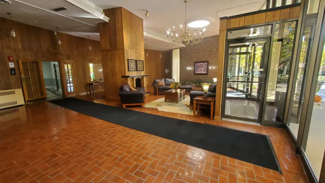 $169,000 | 20 North Tower Road, Unit 6J, Oak Brook, IL 60523