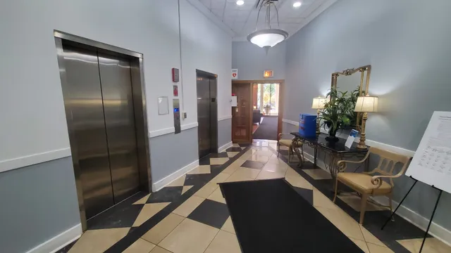 $169,000 | 20 North Tower Road, Unit 6J, Oak Brook, IL 60523