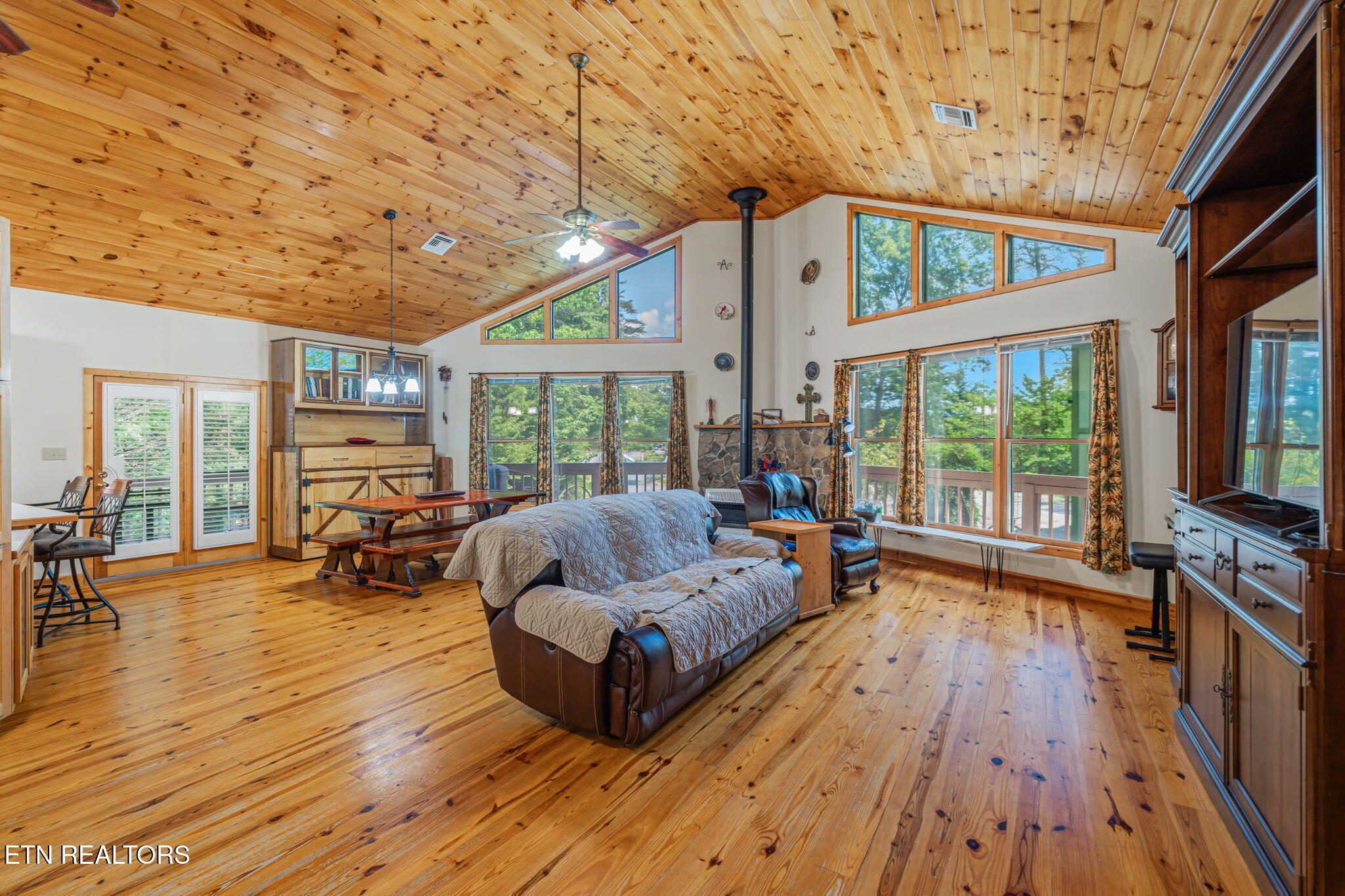 414 Shaddon Road Tellico Plains, TN 37385 - Photo 11 of 56 25-web-or-mls-414 Shaddon Road-46