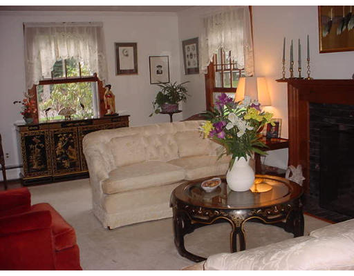 185 Viscount Road Longmeadow, MA 01106 - Photo 4 of 8 a living room with furniture and a potted plant