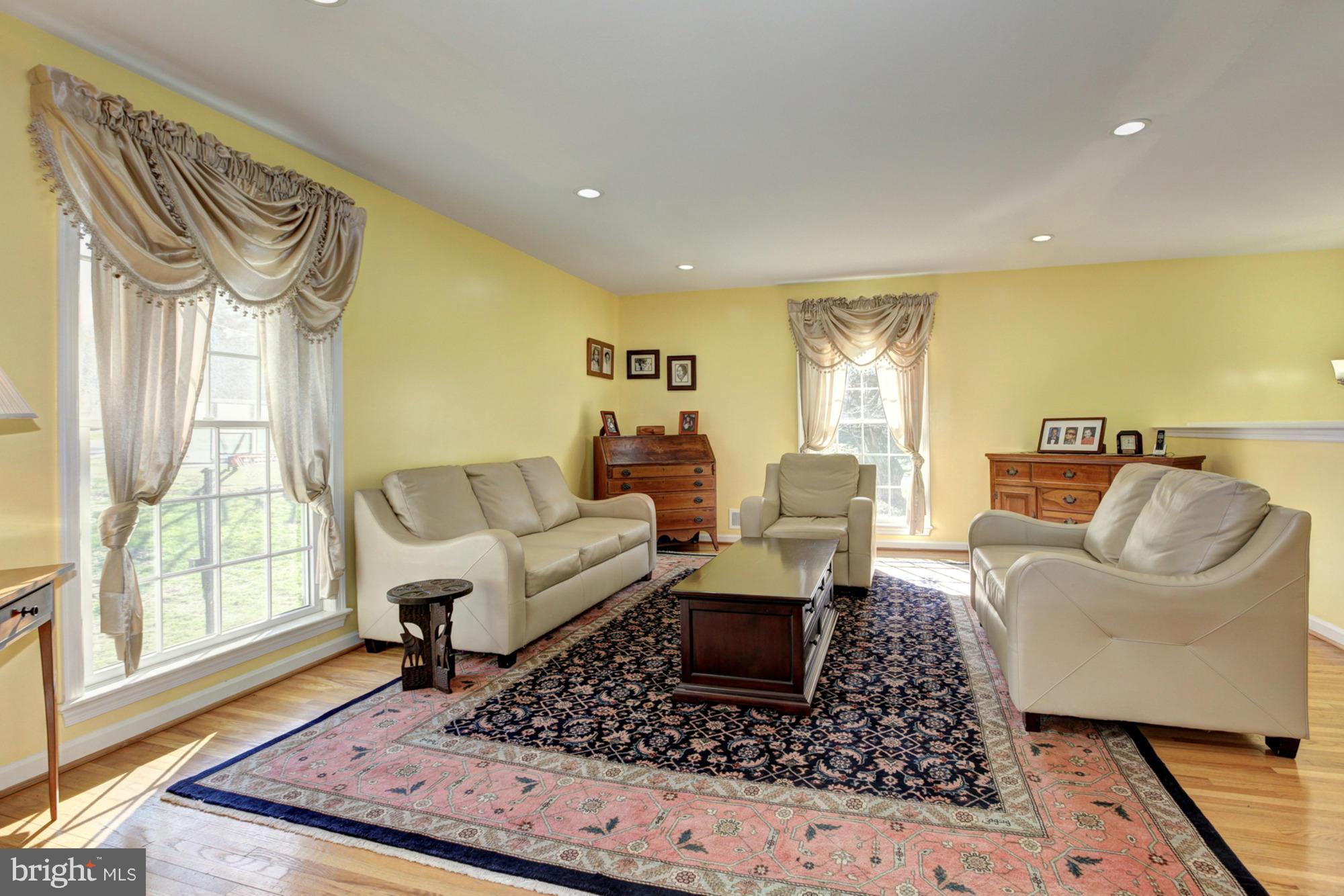 13317 Old Forge Road Silver Spring, MD 20904 - Photo 3 of 30 Living Room