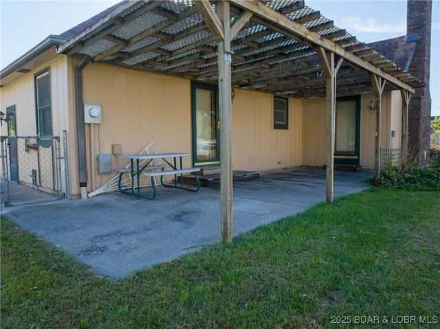 $385,000 | 107 South Vansant Road, Clinton, MO 64735