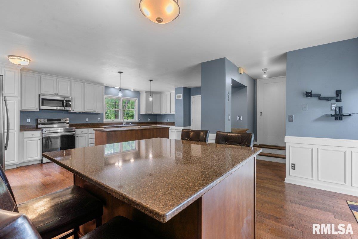 1325 South Bates Avenue Springfield, IL 62704 - Photo 13 of 55
