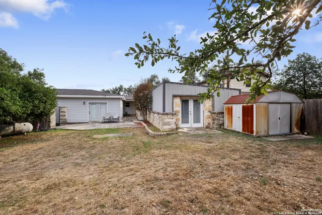 a picture of a wall with white wall painting