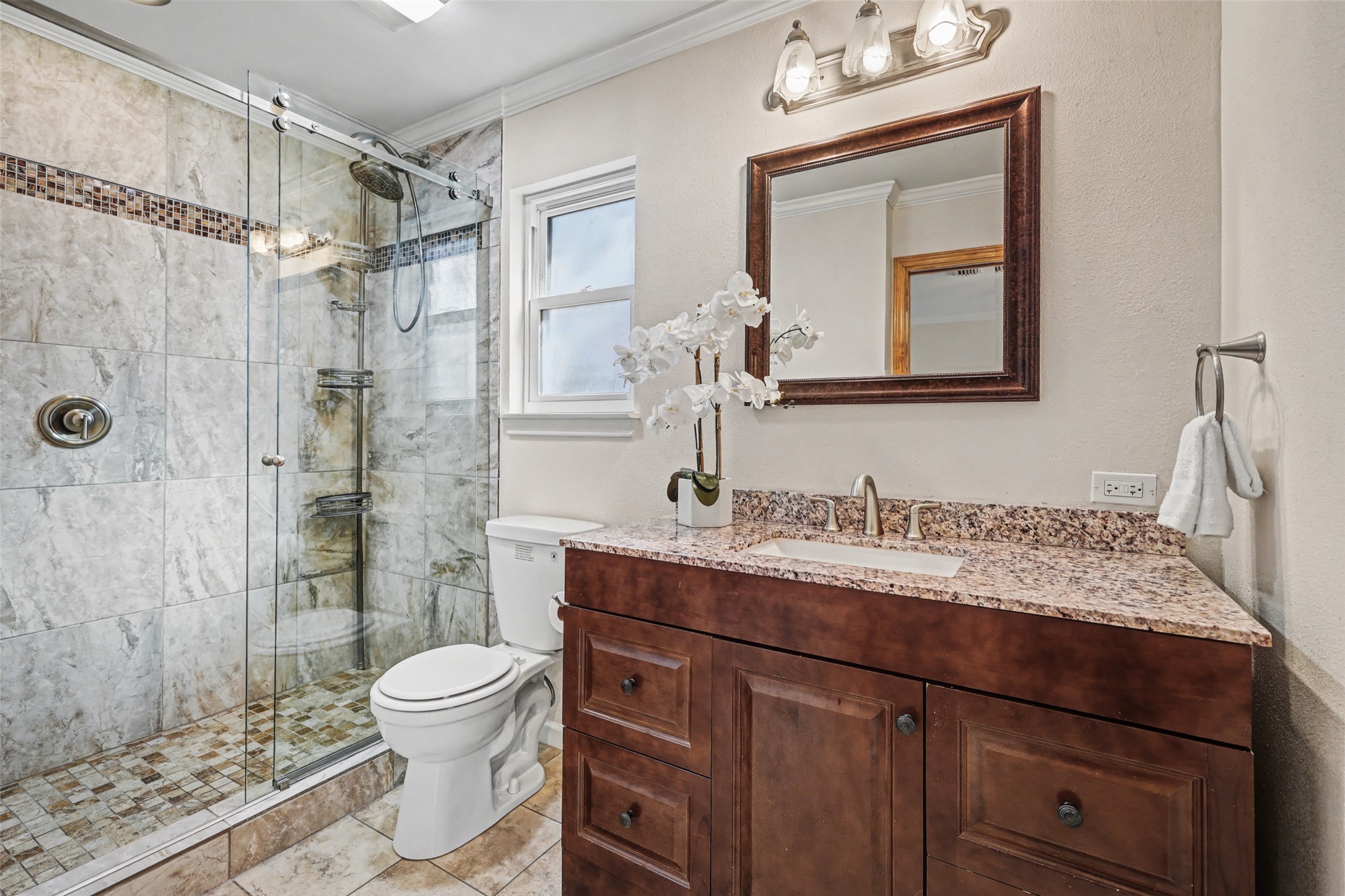 238 Mesa Drive Georgetown, TX 78628 - Photo 17 of 32 Primary Full bathroom with updated shower