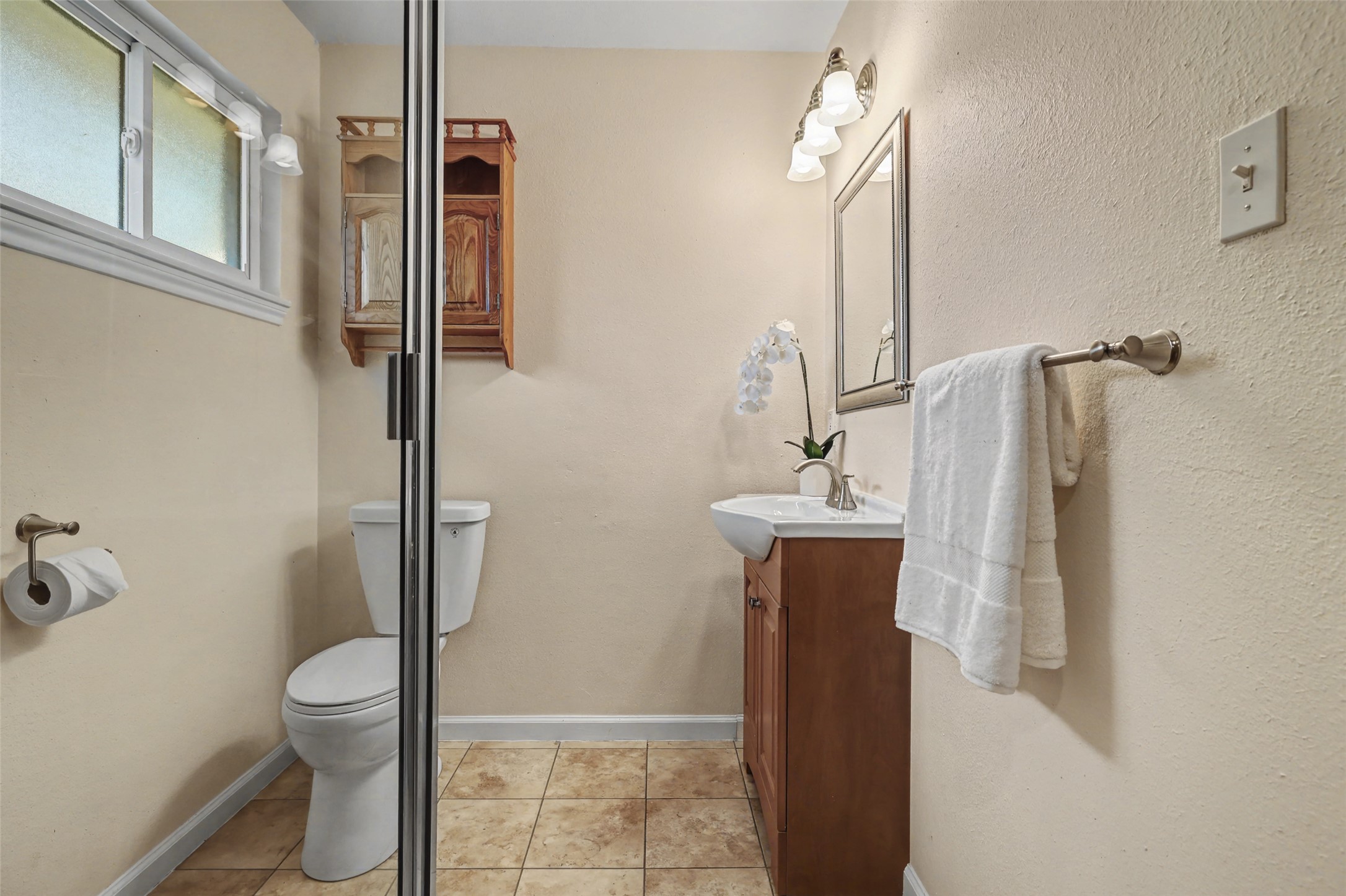 238 Mesa Drive Georgetown, TX 78628 - Photo 26 of 32 Third full bathroom with walk-in shower