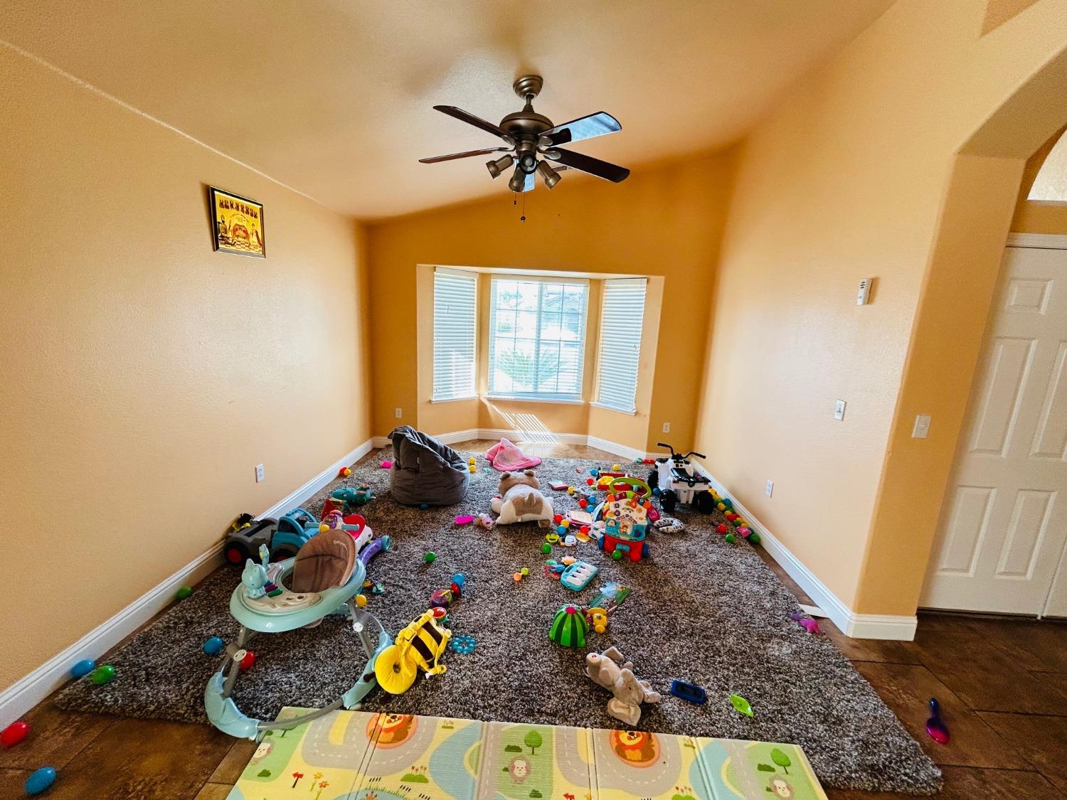 14039 West F Street Kerman, CA 93630 - Photo 7 of 19 a very nice looking room with furniture